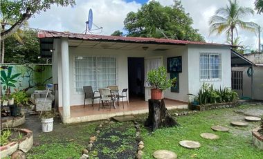 VENTA DE CASA CON 3 CABAÑAS EN CORONADO 2.800 MTS YL