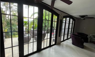 SE VENDE CASA EN EL CANGREJO DUPLEX