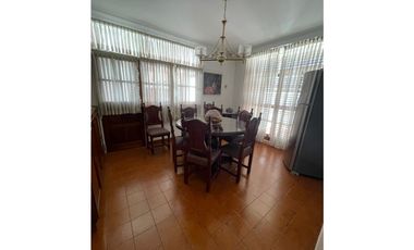 Chalet céntrico en venta en Brandsen