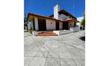 Chalet céntrico en venta en Brandsen