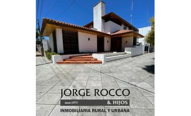 Chalet céntrico en venta en Brandsen