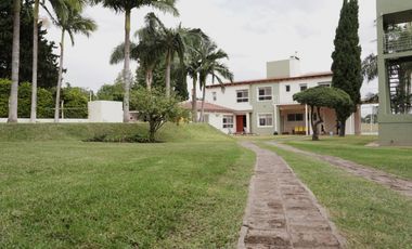 Venta Casa 3 Dormitorios Patio Quincho Piscina