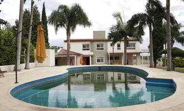 Venta Casa 3 Dormitorios Patio Quincho Piscina