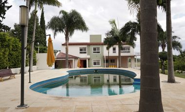 Venta Casa 3 Dormitorios Patio Quincho Piscina