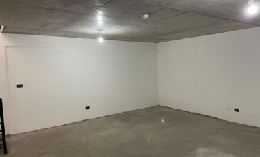 ARRIENDO Local Comercial 30,70  m2 + Subt. 34,82 m2, Metro ULA