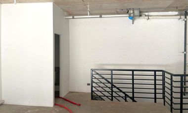 ARRIENDO Local Comercial 30,70  m2 + Subt. 34,82 m2, Metro ULA