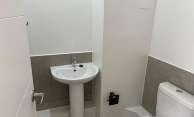 ARRIENDO Local Comercial 30,70  m2 + Subt. 34,82 m2, Metro ULA