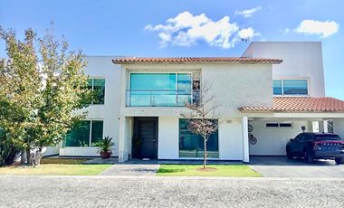 VENTA DE CASA EN FRACCIONAMIENTO RANCHO EL MESÓN EN CALIMAYA