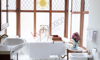 Se VENDE CASA estilo TUDOR en Bosques de las Lomas , Paseo de los Ahuehuetes, CDMX Miguel Hidalgo.
