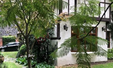 Se VENDE CASA estilo TUDOR en Bosques de las Lomas , Paseo de los Ahuehuetes, CDMX Miguel Hidalgo.