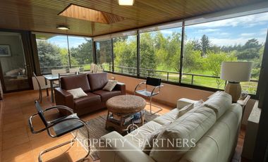 Departamento con amplia vista al golf