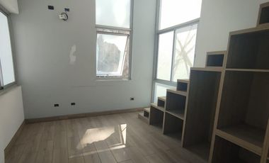 En Venta Exclusiva Casa de 3 Pisos en la Molina