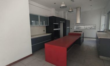 En Venta Exclusiva Casa de 3 Pisos en la Molina