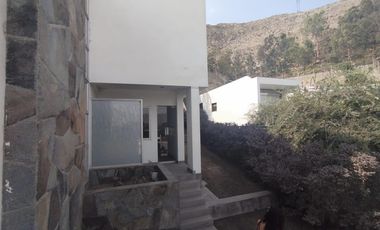 En Venta Exclusiva Casa de 3 Pisos en la Molina