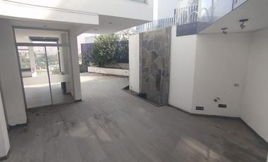 En Venta Exclusiva Casa de 3 Pisos en la Molina