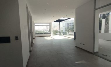 En Venta Exclusiva Casa de 3 Pisos en la Molina