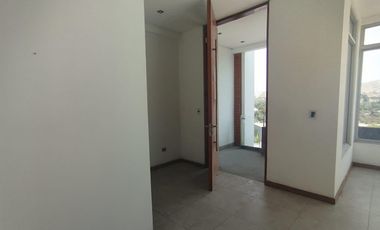 En Venta Exclusiva Casa de 3 Pisos en la Molina