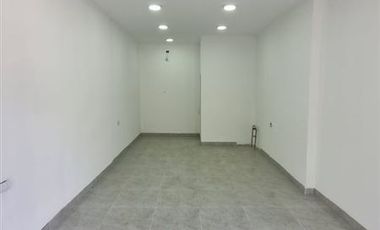 Oficina en Arriendo en Local comercial en arriendo en calle Atacama, a pasos de Alameda Manuel Antonio Matta.