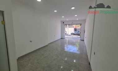 Oficina en Arriendo en Local comercial en arriendo en calle Atacama, a pasos de Alameda Manuel Antonio Matta.
