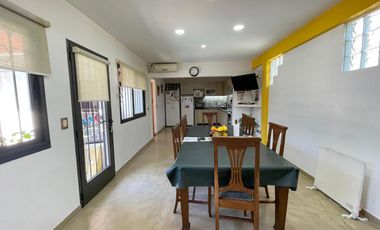 Casa en propiedad horizontal de 6 ambientes - 4 dormitorios - tres plantas