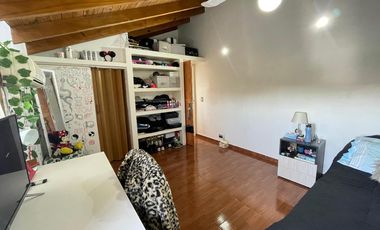 Casa en propiedad horizontal de 6 ambientes - 4 dormitorios - tres plantas