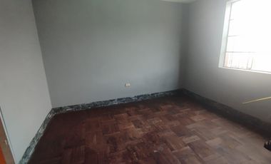 Amplia Casa de 2 pisos en Cercado de Lima
