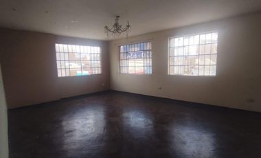 Amplia Casa de 2 pisos en Cercado de Lima