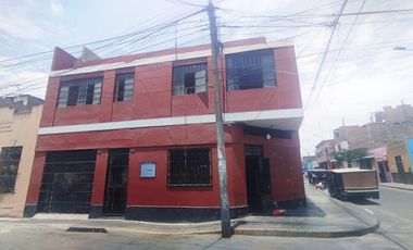 Amplia Casa de 2 pisos en Cercado de Lima