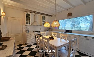 CASA EN VENTA EN BARRIO DEPORTIVA CON DOBLE TERRENO EN OPORTUNIDAD!