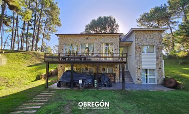 CASA EN VENTA EN BARRIO DEPORTIVA CON DOBLE TERRENO EN OPORTUNIDAD!