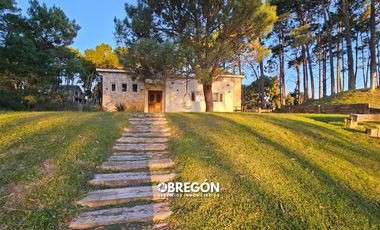 CASA EN VENTA EN BARRIO DEPORTIVA CON DOBLE TERRENO EN OPORTUNIDAD!