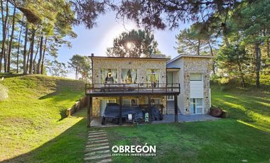 CASA EN VENTA EN BARRIO DEPORTIVA CON DOBLE TERRENO EN OPORTUNIDAD!