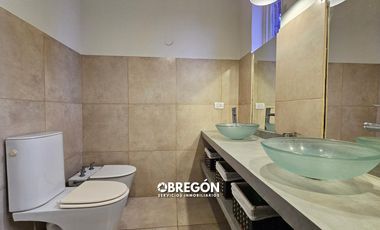 CASA EN VENTA EN BARRIO DEPORTIVA CON DOBLE TERRENO EN OPORTUNIDAD!
