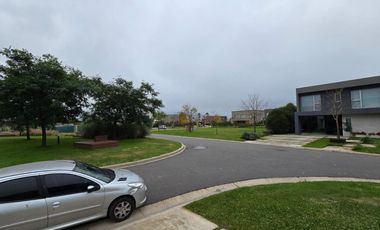CASA DE 5 AMBIENTES A ESTRENAR CON JARDIN Y PILETA EN BARRIO ARAUCARIAS, PUERTOS DEL LAGO, ESCOBAR. ALQUILER