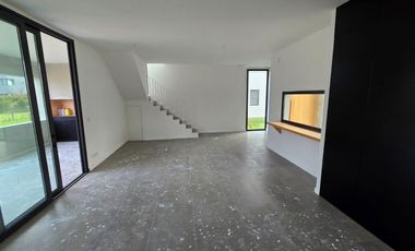 CASA DE 5 AMBIENTES A ESTRENAR CON JARDIN Y PILETA EN BARRIO ARAUCARIAS, PUERTOS DEL LAGO, ESCOBAR. ALQUILER