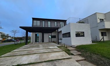 CASA DE 5 AMBIENTES A ESTRENAR CON JARDIN Y PILETA EN BARRIO ARAUCARIAS, PUERTOS DEL LAGO, ESCOBAR. ALQUILER