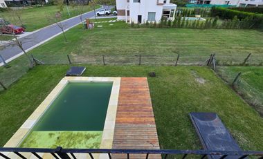 CASA DE 5 AMBIENTES A ESTRENAR CON JARDIN Y PILETA EN BARRIO ARAUCARIAS, PUERTOS DEL LAGO, ESCOBAR. ALQUILER