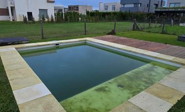 CASA DE 5 AMBIENTES A ESTRENAR CON JARDIN Y PILETA EN BARRIO ARAUCARIAS, PUERTOS DEL LAGO, ESCOBAR. ALQUILER