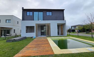CASA DE 5 AMBIENTES A ESTRENAR CON JARDIN Y PILETA EN BARRIO ARAUCARIAS, PUERTOS DEL LAGO, ESCOBAR. ALQUILER