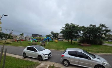 CASA DE 5 AMBIENTES A ESTRENAR CON JARDIN Y PILETA EN BARRIO ARAUCARIAS, PUERTOS DEL LAGO, ESCOBAR. ALQUILER