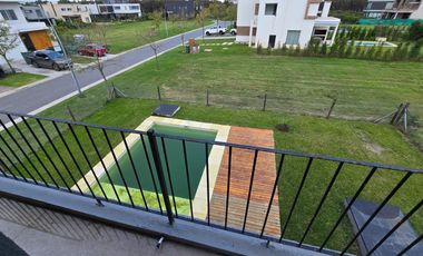 CASA DE 5 AMBIENTES A ESTRENAR CON JARDIN Y PILETA EN BARRIO ARAUCARIAS, PUERTOS DEL LAGO, ESCOBAR. ALQUILER