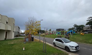 CASA DE 5 AMBIENTES A ESTRENAR CON JARDIN Y PILETA EN BARRIO ARAUCARIAS, PUERTOS DEL LAGO, ESCOBAR. ALQUILER