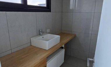 CASA DE 5 AMBIENTES A ESTRENAR CON JARDIN Y PILETA EN BARRIO ARAUCARIAS, PUERTOS DEL LAGO, ESCOBAR. ALQUILER