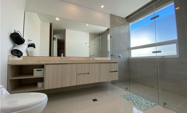 Una casa en el aire con vista al mar