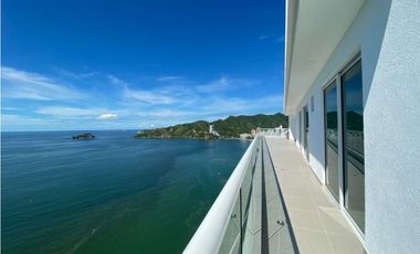 Una casa en el aire con vista al mar