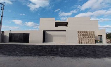 Townhouse en venta en Temozón Village Merida de 3 habitaciones y alberca