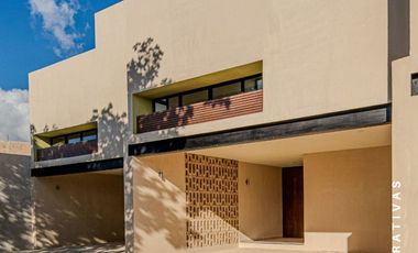 Townhouse en venta en Temozón Village Merida de 3 habitaciones y alberca