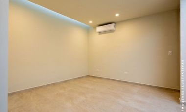 Townhouse en venta en Temozón Village Merida de 3 habitaciones y alberca