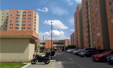 1070. Apartamento en arriendo Madrid, La prosperidad, Fontana 1