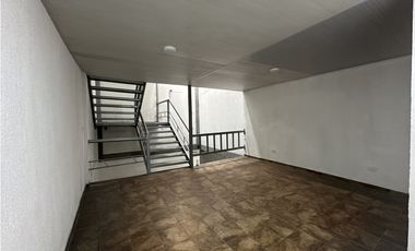 BODEGA SOBRE LA CALLE 25 CON PUENTE GRUA CENTRO DE CALI EL OBRERO